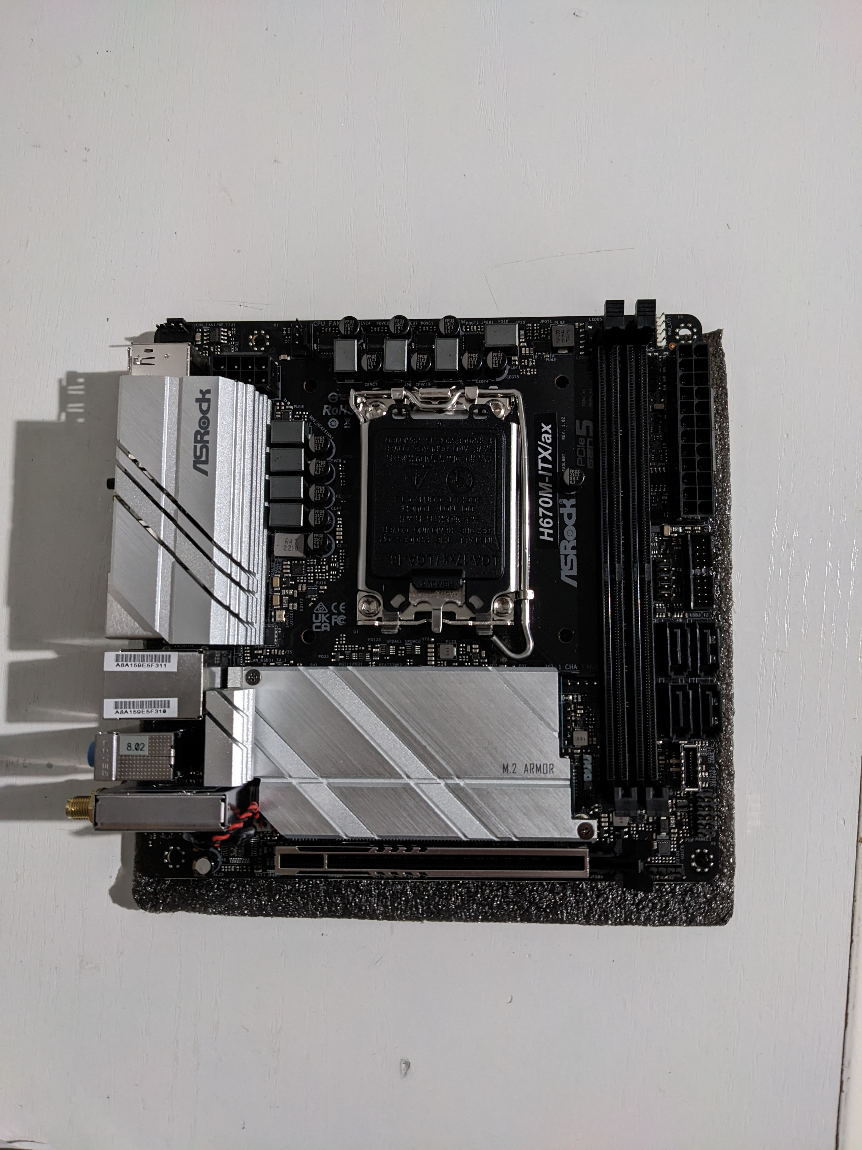 ASRock H670M-ITX/ax motherboard